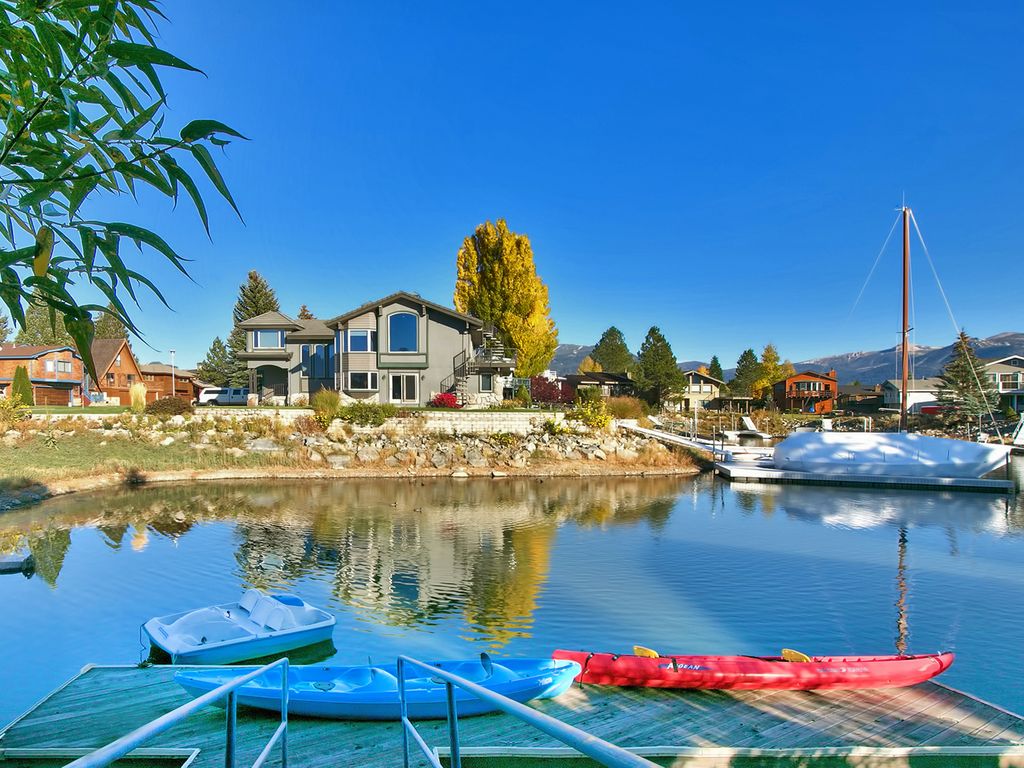 Dock  Quick lake access 