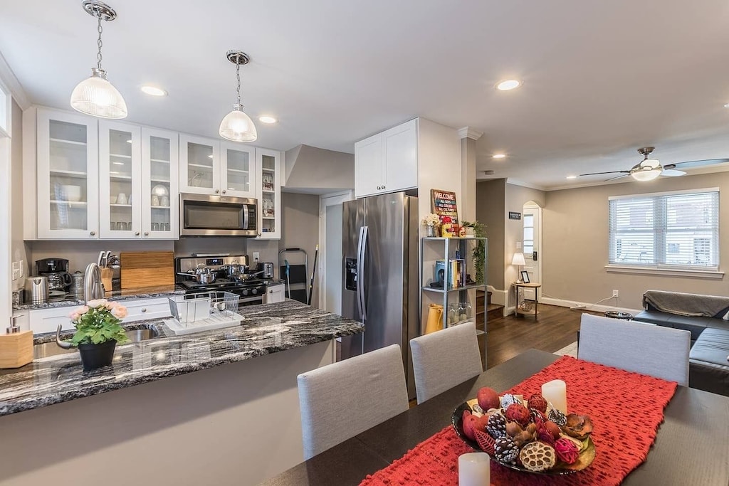Gorgeous Kitchen & Dining Area