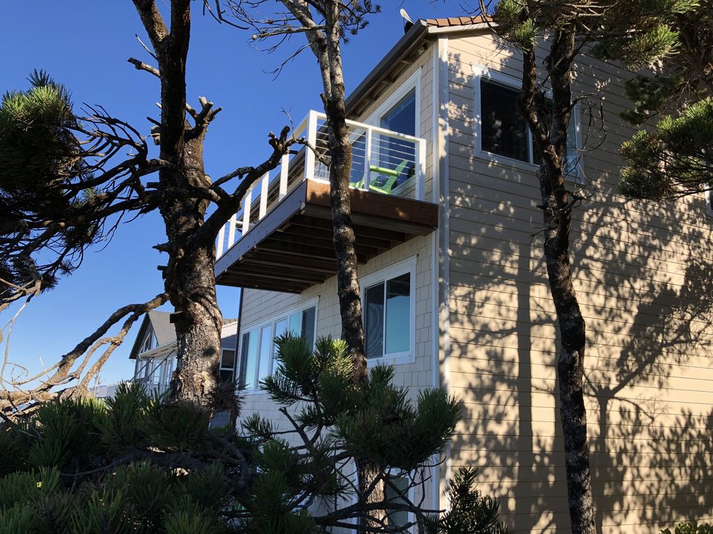 Looking North at the ocean side of the house.