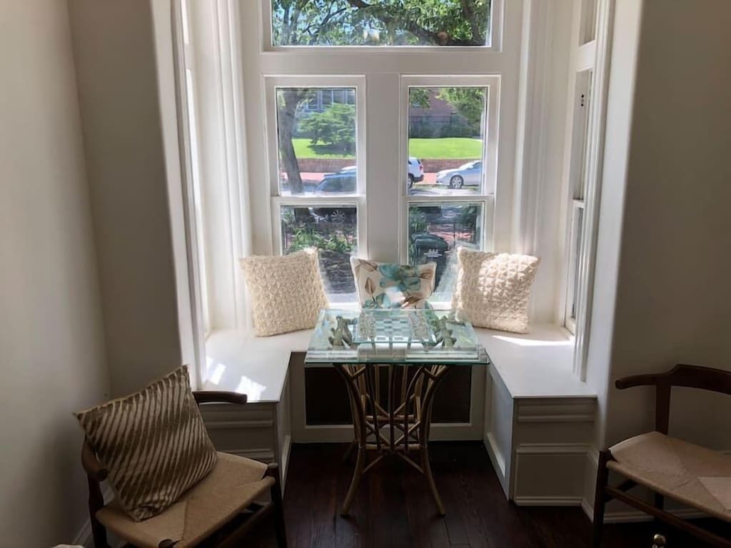 Seating area in front bay window