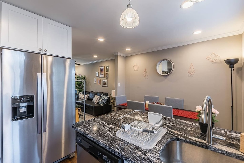 Gorgeous Kitchen & Dining Area