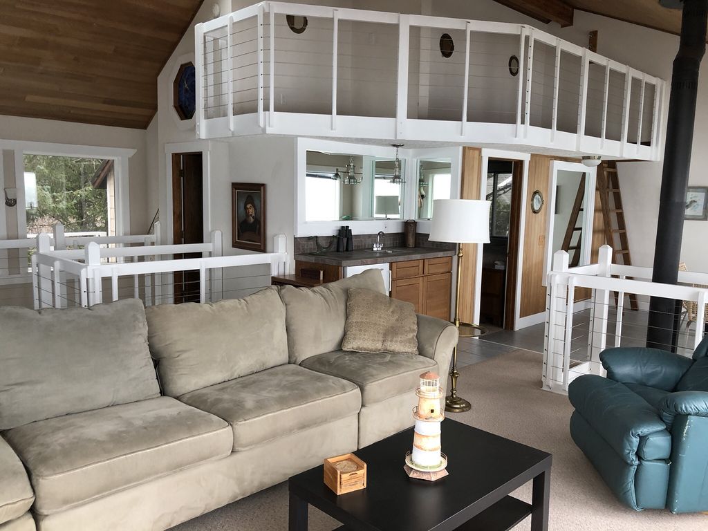 3rd Floor Loft- kids love itðŸ˜‰. Note the bar with sink and small refrigerator.