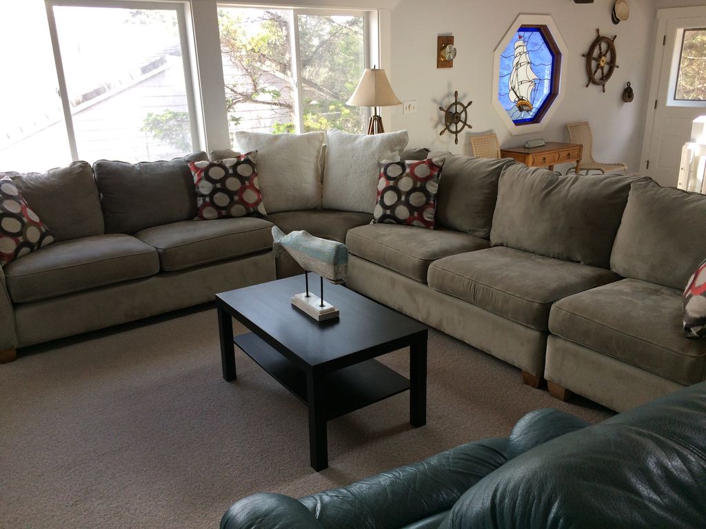 Third floor seating area with hide-a-bed overlooking the ocean.