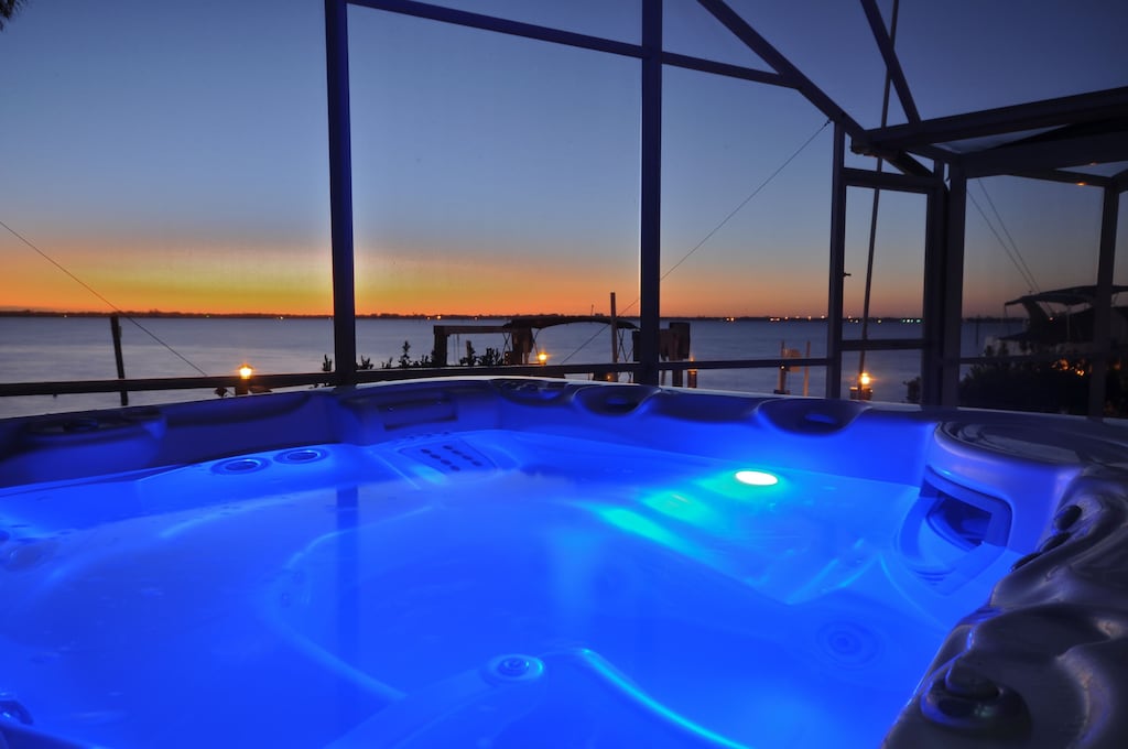 Hot Spring Spa for 6 Pers. at Sunrise (heater up to 102 F)