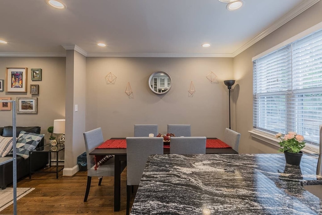 Gorgeous Kitchen & Dining Area