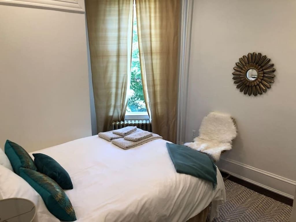 Second queen bedroom
