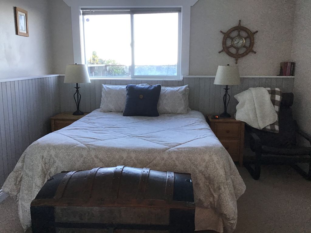 Daylight basement bedroom with ocean view. Bathroom/Laundry area 2 steps away.