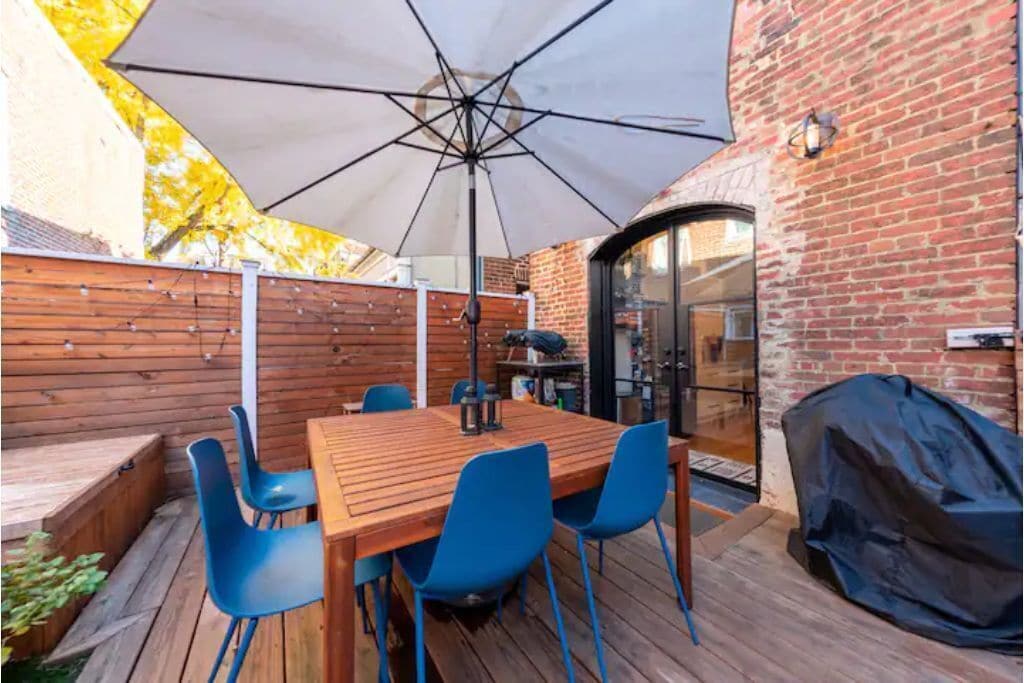 There is a charcoal grill and pizza oven if you're so inclined.